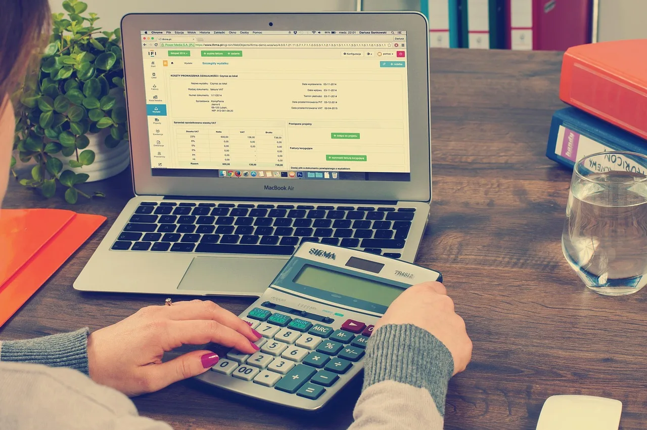 bookkeeping, accounting, taxes, settlement, calculator, money, business, finance, billing, documents, office, desk, secretariat, macbook, binder, folders, bookkeeping, bookkeeping, bookkeeping, accounting, accounting, accounting, accounting, accounting, taxes, calculator, money, money, money, finance, finance, finance, finance, billing. Bookkeeper Reconciliation Checklist: Month-End Close Without the Chaos